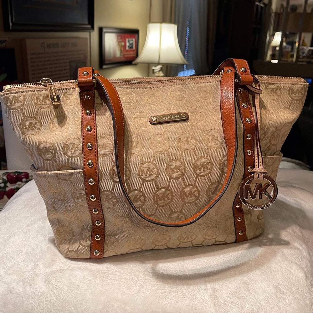 Michael Kors jet-set Signature Studded Tote - Picture 2 of 16
